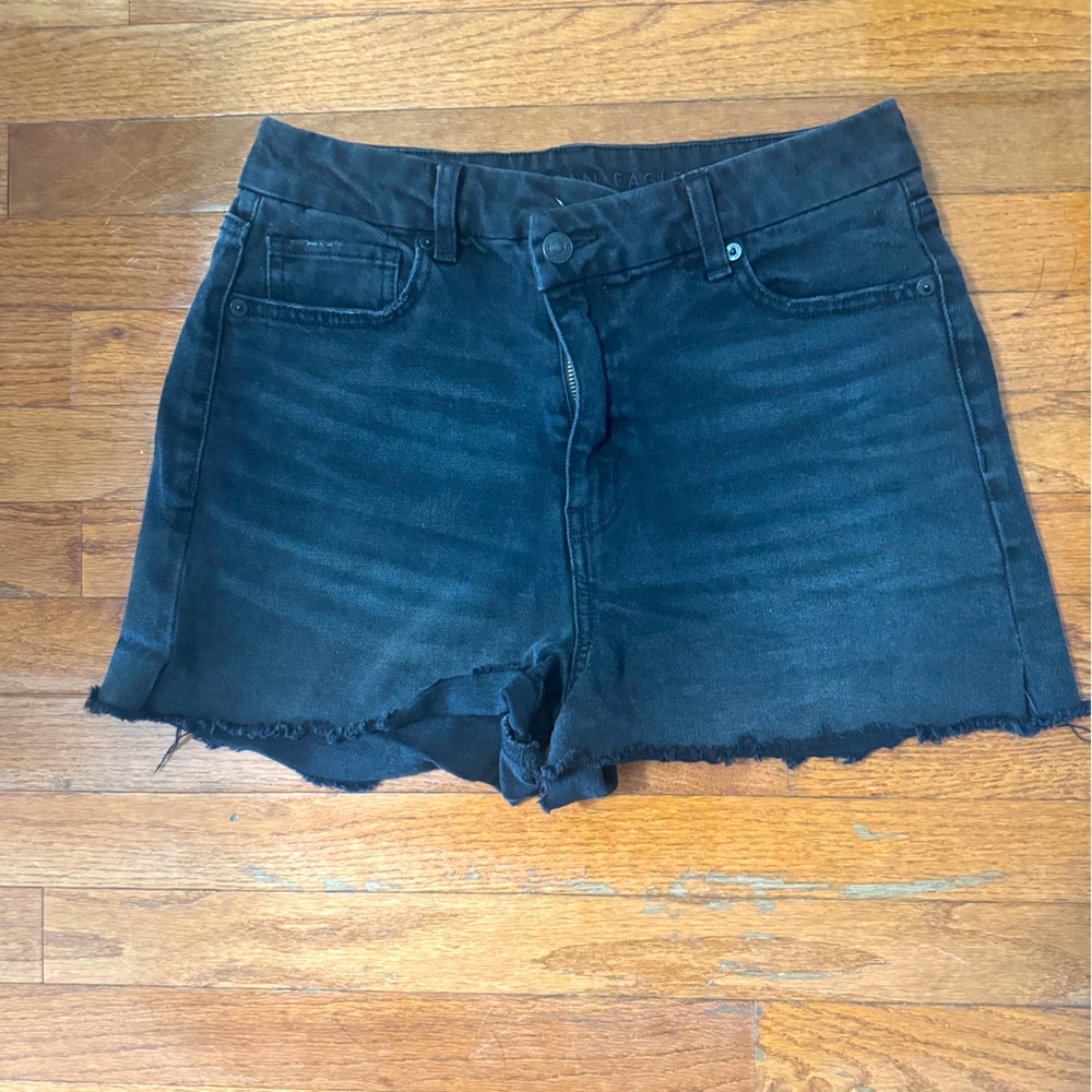 NEVER WORN AMERICAN EAGLE SZ 8 BLACK JEAN CUT OFFS